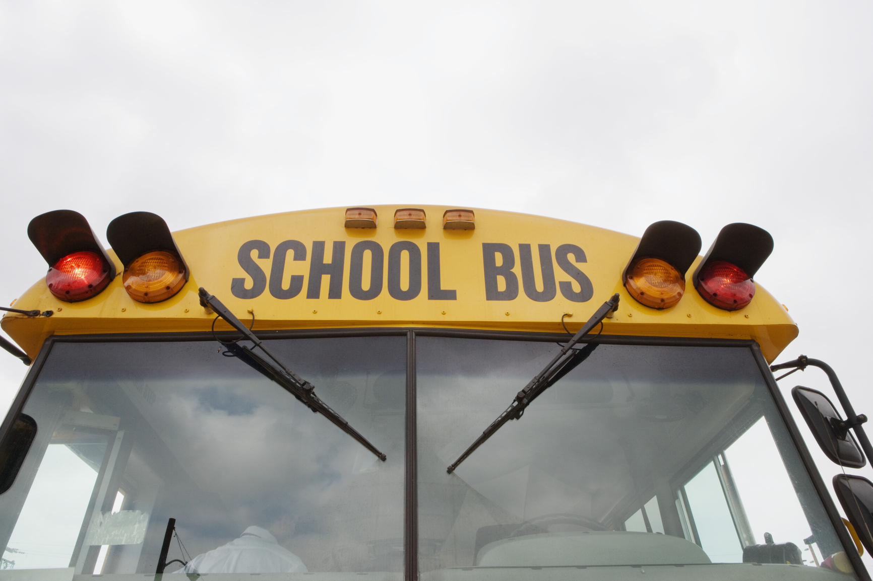 Female school bus stops - 03 poretal-03portal