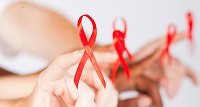 Британские медики обнаружили, что в среднем каждый десятый ВИЧ-инфицированный ребенок не заболевает СПИДом